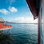 Explorers Lofoten Edge בית נופש Sørvågen
